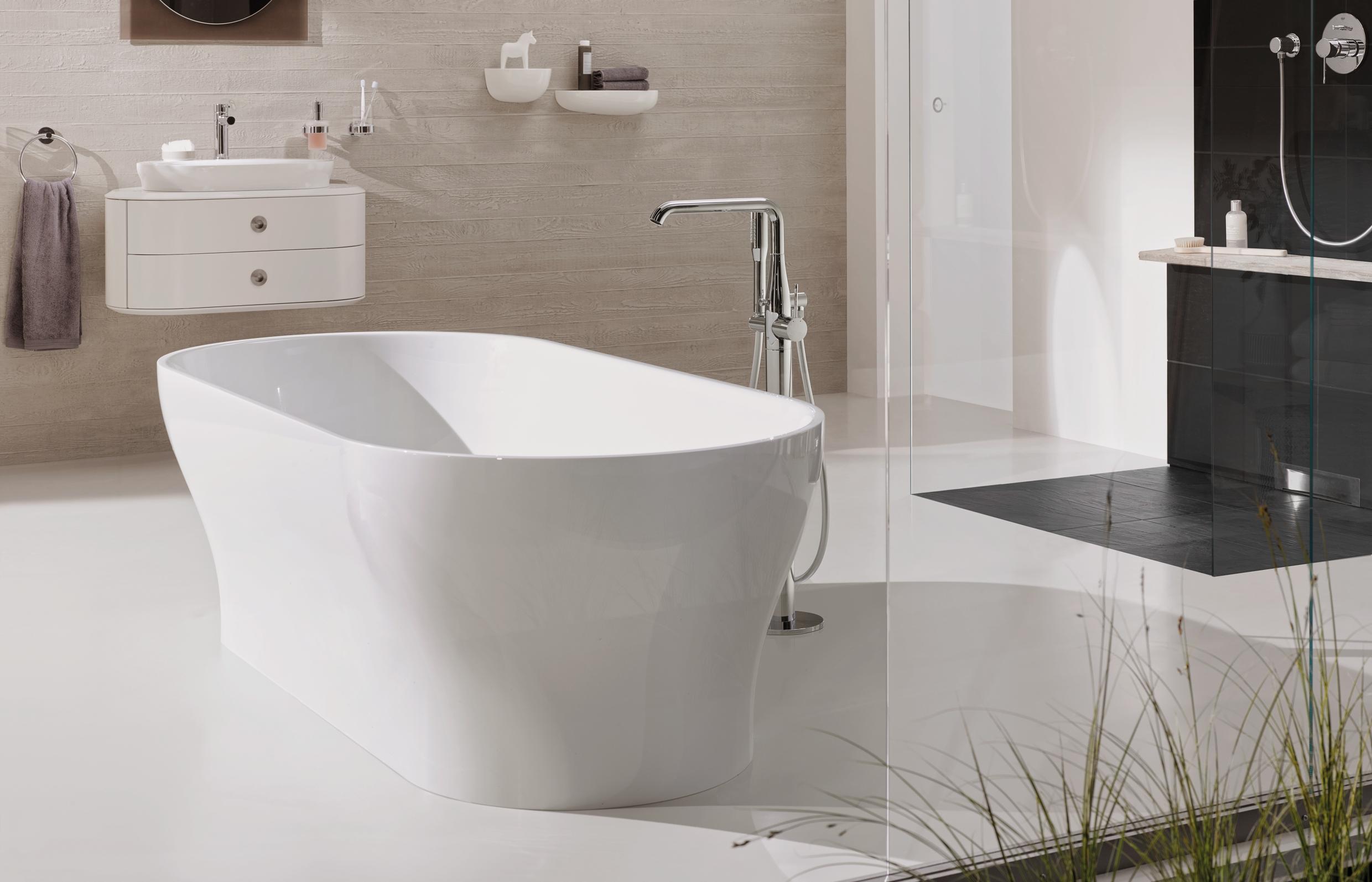 Смеситель для ванны GROHE Essence+ 23491001